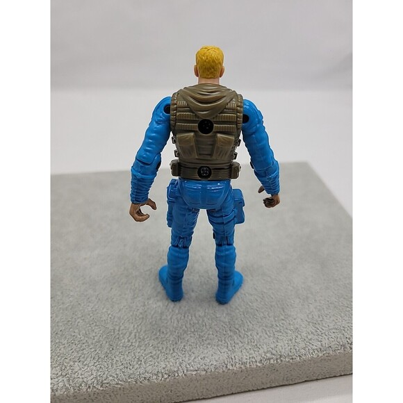 G.I JOE 4” ACTION FIGURE TOY  BLOND HAIR BLUE CLOTHES AND BROWN VEST - Picture 7 of 16